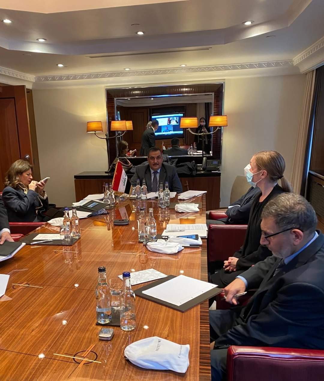 اجتمع محافظ البنك المركزي العراقي السيد مصطفى غالب مخيف في العاصمة لندن مع محافظ بنك انكلترا