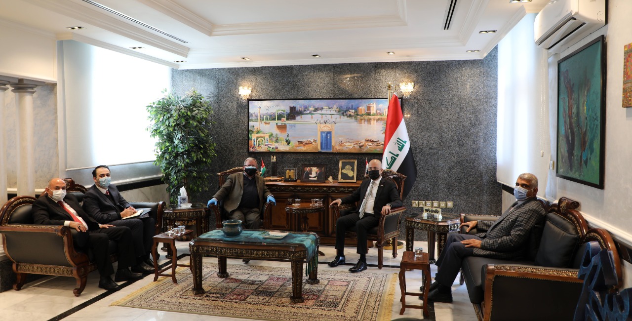 السفير العذاري يلتقي رئيس جامعة البترا لبحث شؤون الطلبة والتدريسيين العراقيين