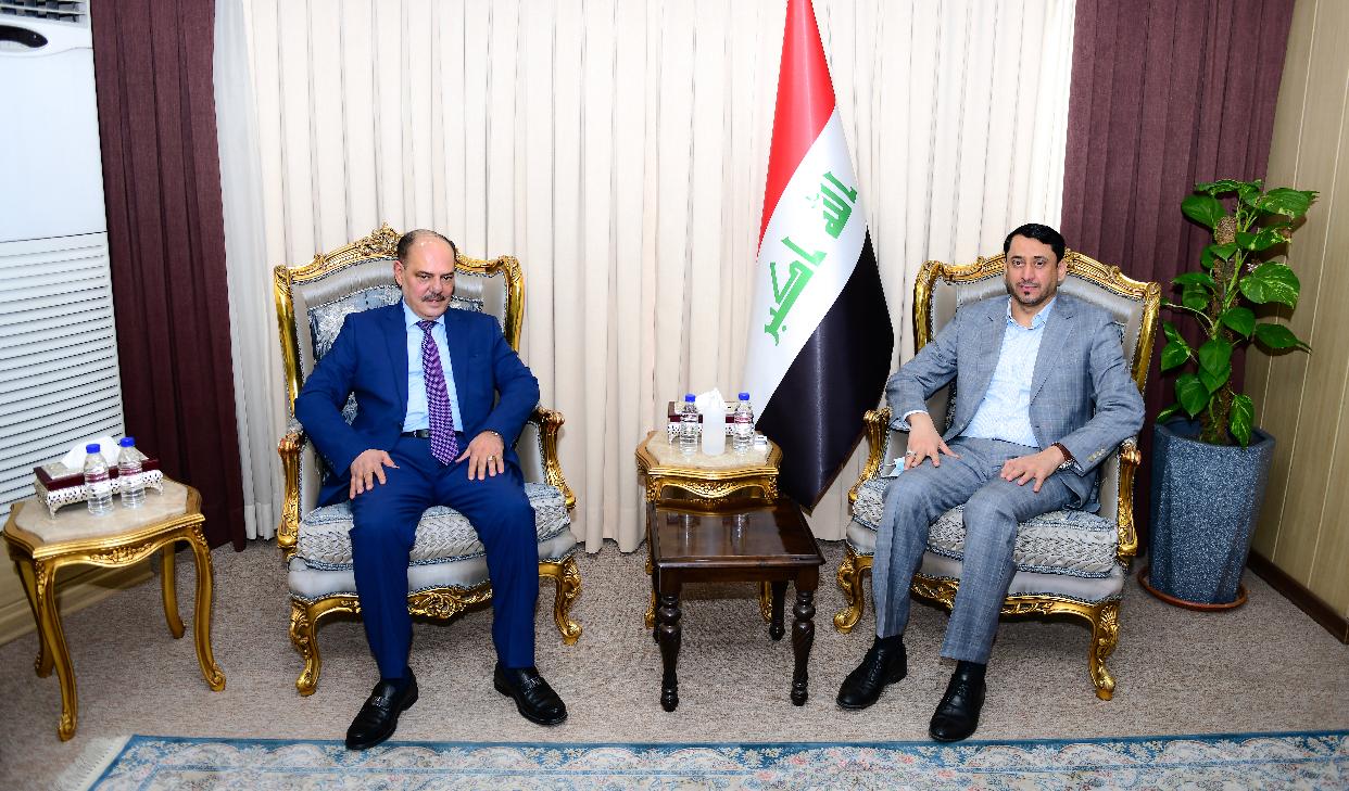 نقيب الصحفيين العراقيين  يلتقي الأمين العام لمجلس الوزراء