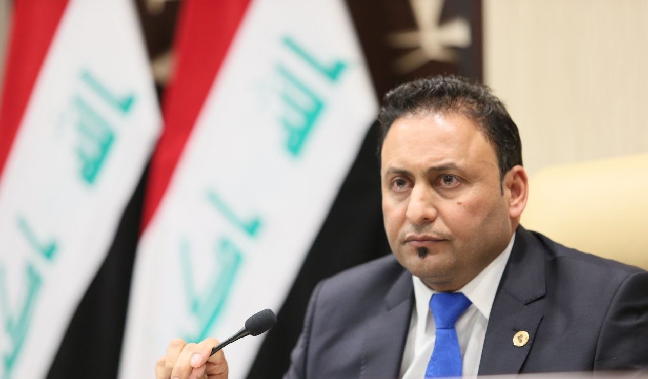 النائب الاول لرئيس البرلمان  ينصح امين بغداد :
