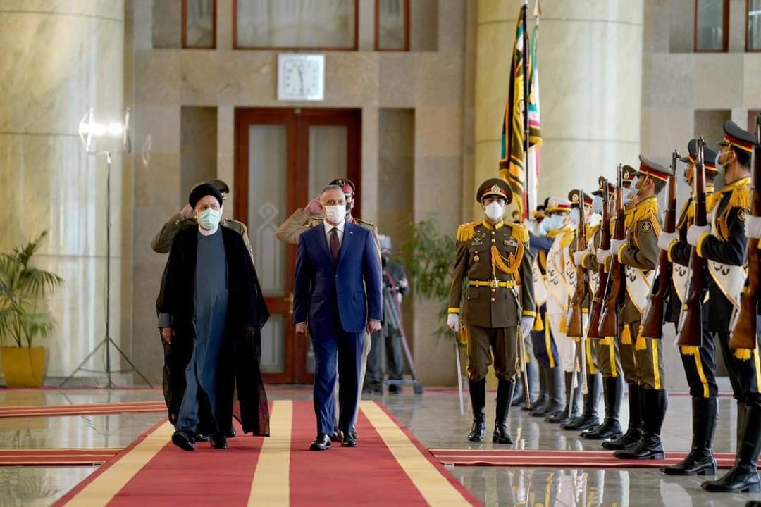 مراسم الاستقبال الرسمي لرئيس الوزراء السيد مصطفى الكاظمي من قبل رئيس الجمهورية الإسلامية الإيرانية السيد إبراهيم رئيسي في العاصمة طهران.