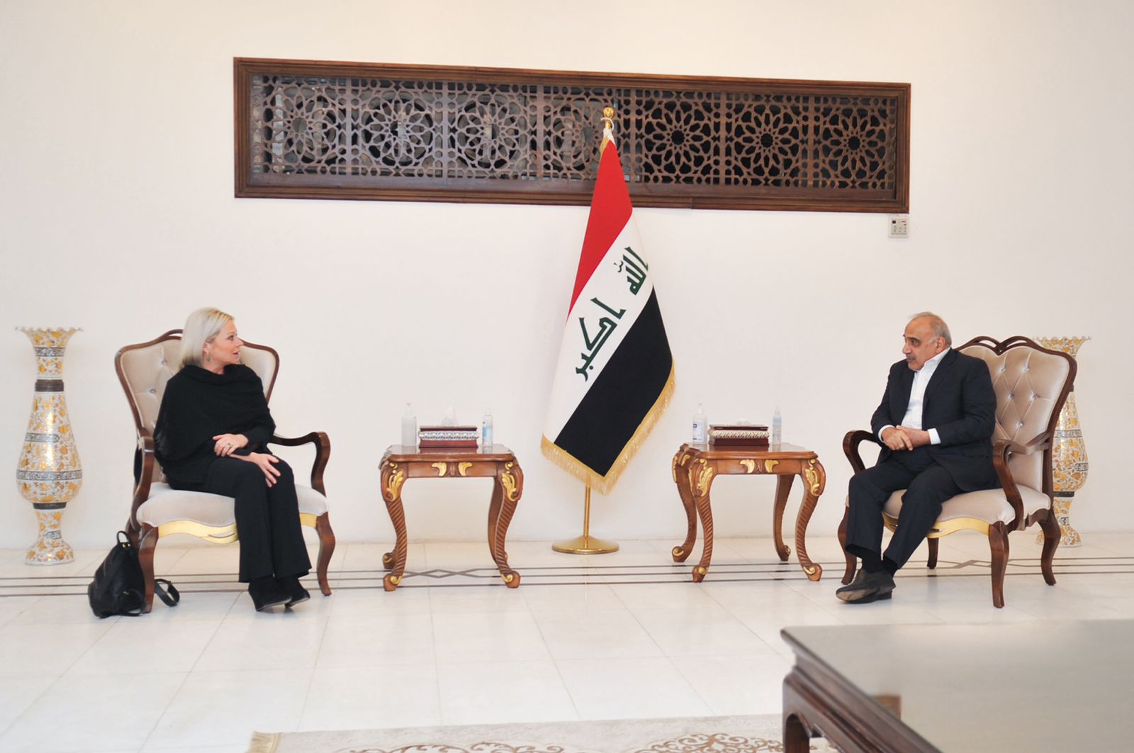 السيد عادل عبد المهدي يستقبل في مكتبه ببغداد اليوم الثلاثاء ممثلة الأمين العام للأمم المتحدة في العراق السيدة “جينين هينيس بلاسخرت” .