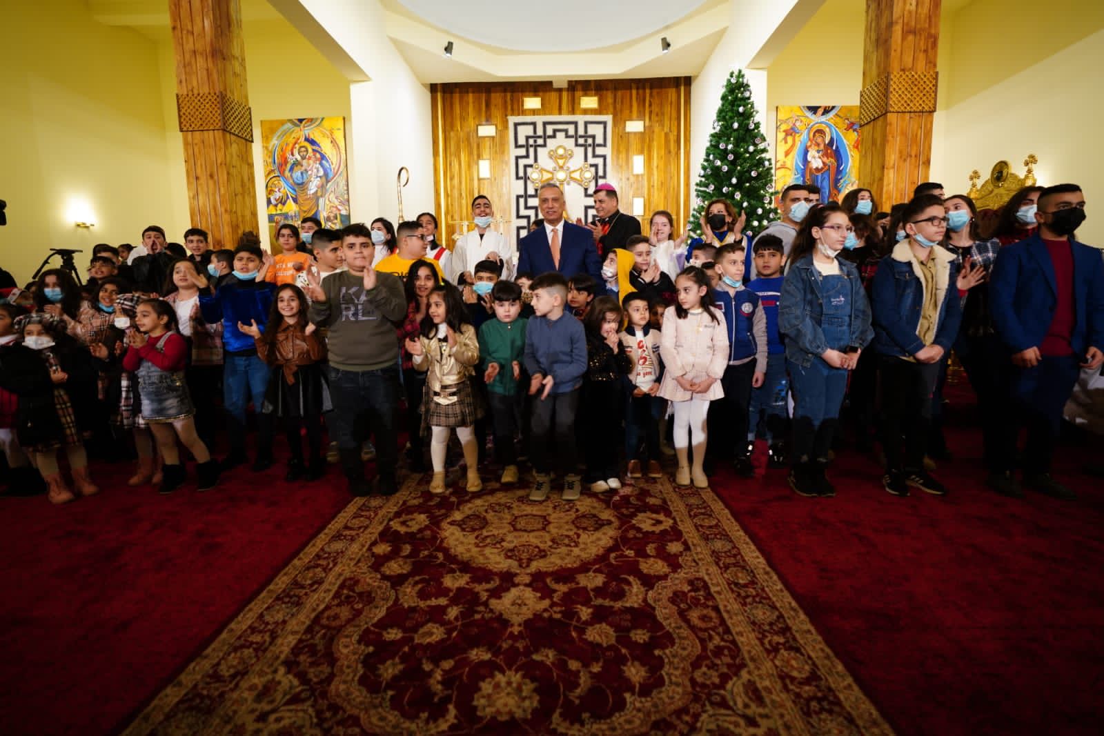 المسيحيون يحتفلون برفقة الرئيس باعياد الميلاد