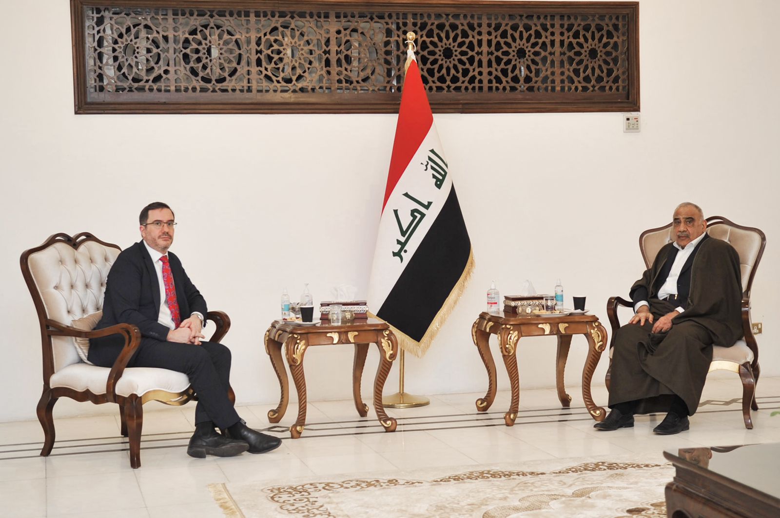 السيد رئيس الوزراء السابق عادل عبد المهدي يستقبل السفير البريطاني لدى بغداد مارك برايسون.