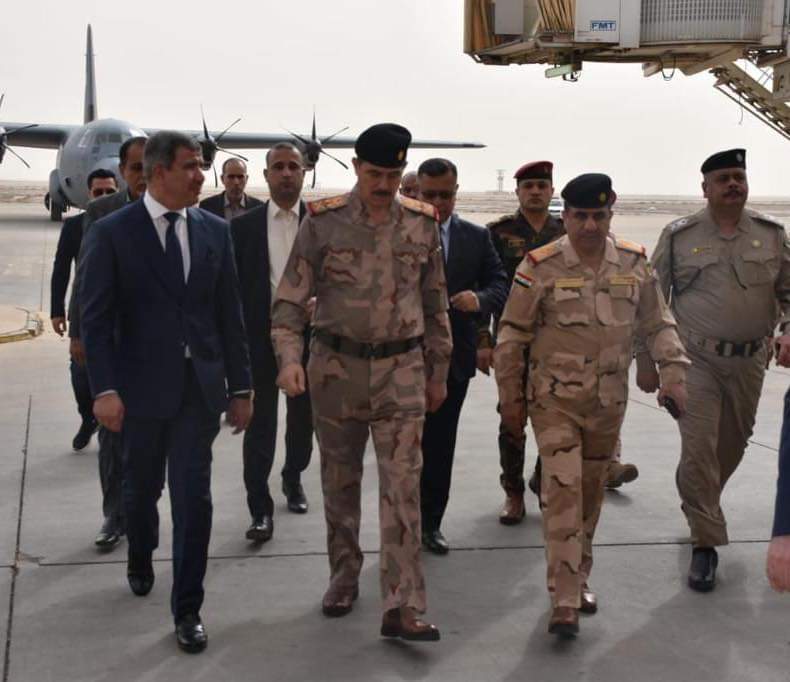 السكرتير العسكري لرئيس الوزراء الفريق اول الركن محمد البياتي على رأس وفد حكومي رفيع يصل الى البصرة .