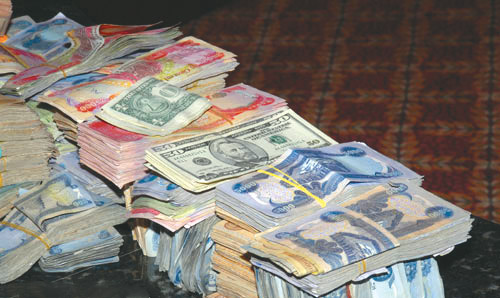 مصرف الرشيد يباشر ببيع الدولار للمسافرين من خلال فرع مطار بغداد الدولي