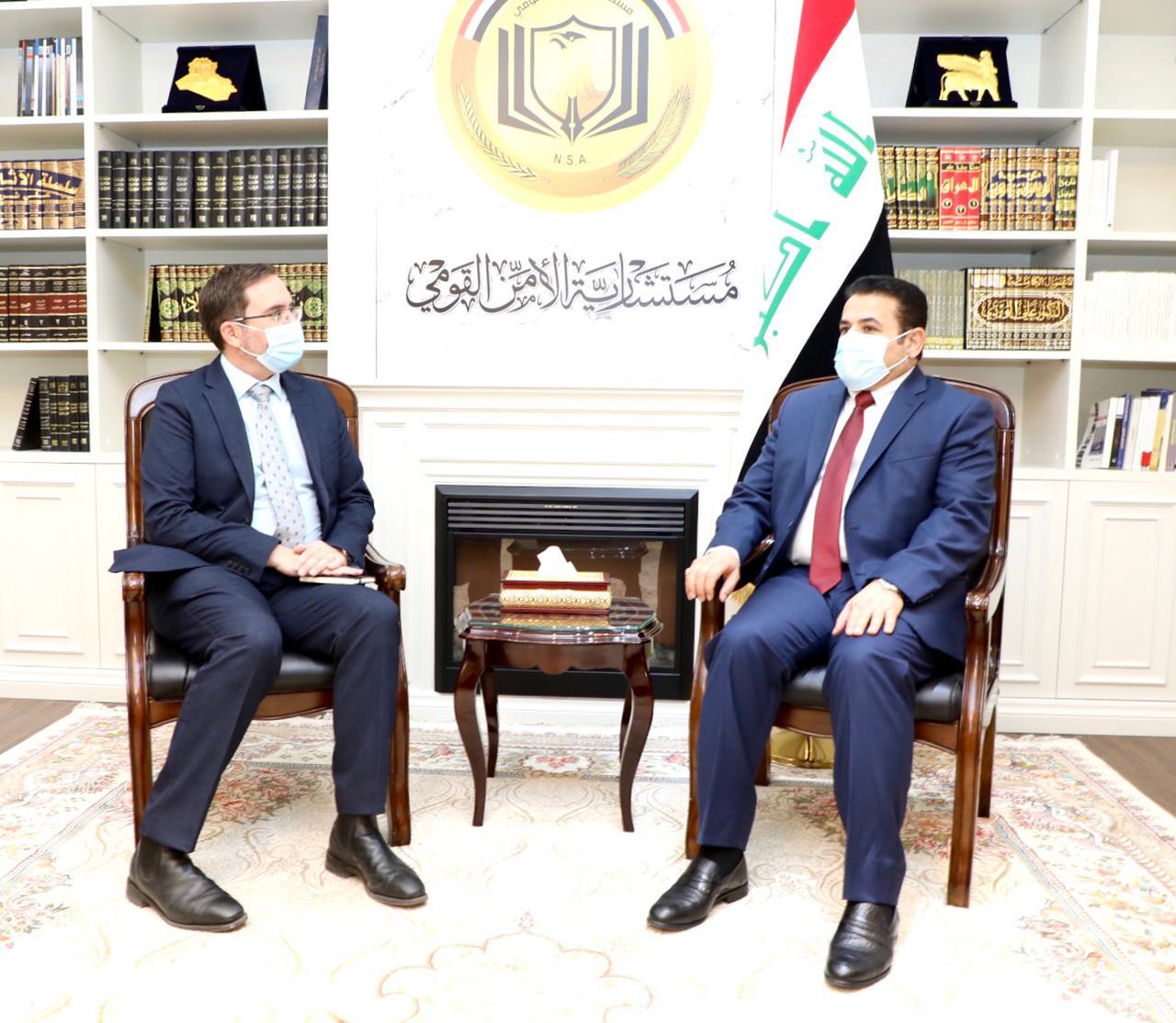 مستشار الأمن القومي السيد قاسم الأعرجي يستقبل السفير البريطاني في بغداد